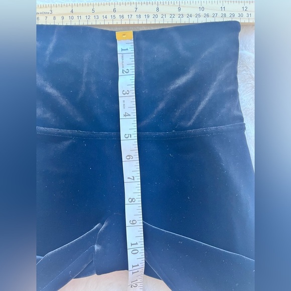 SPANX Velvet Hip Waisted Sculpting Leggings in black Size Medium - Picture 4 of 6